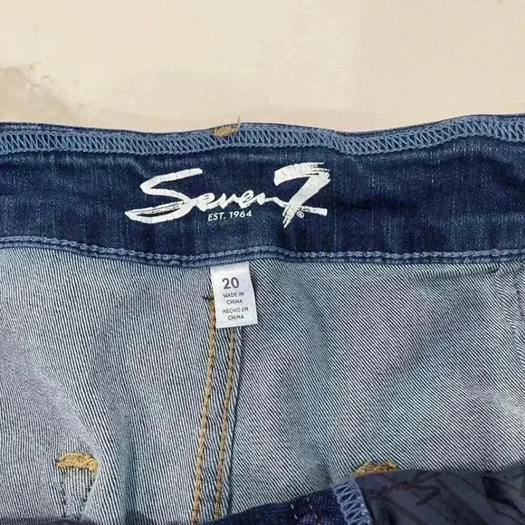 Seven7 For All Mankind Pull On Weekend Capri Women's Size 20 Embellished Pockets - Picture 3 of 10